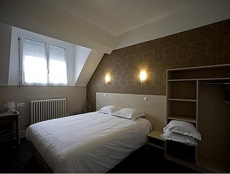 Logis Le Chêne Doré La Loupe Extérieur photo